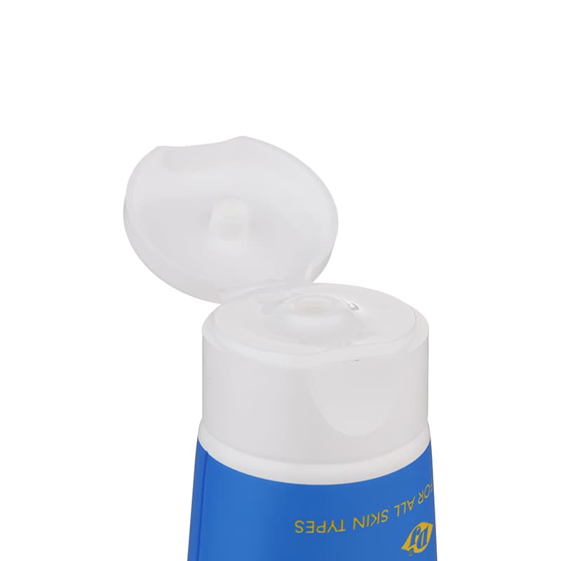 کرم ضد آفتاب بدون رنگ آقایان دکتر ژیلا SPF 50 — تصویر ۳