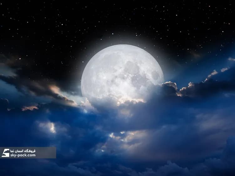 آسمان مجازی طرح آسمان شب با ماه در ابرها