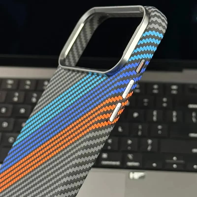 قاب کربن مگسیف BMW برای گوشی اپل IPHONE 17 PROMAX — تصویر ۴