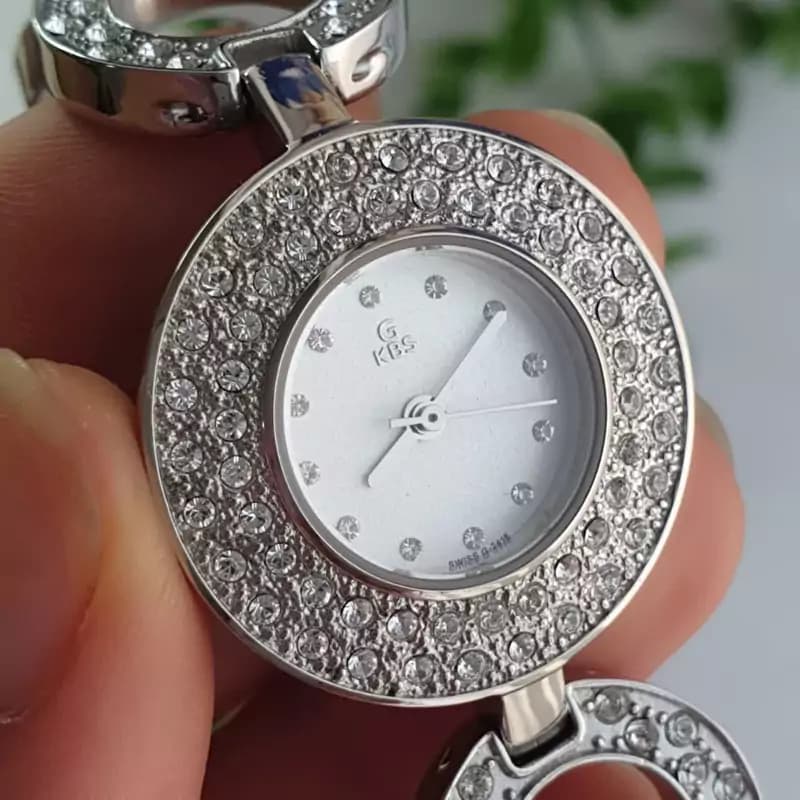 ساعت زنانه گوچی بند استیل رنگ ثابت نگین دار درجه یک