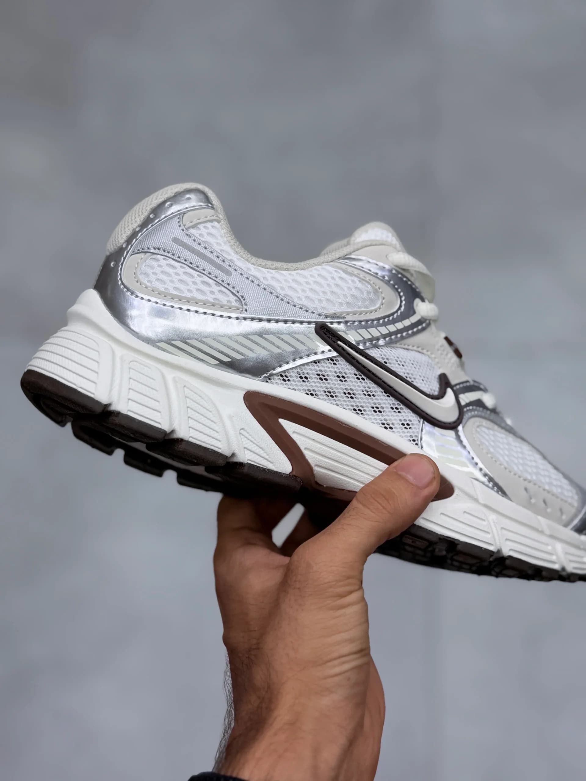 نایک وی فایو آر ان آر سفید سیلور قهوه ای Nike V5 RNR Sail Fauna Brown Phantom Light Orewood Brown — تصویر ۹