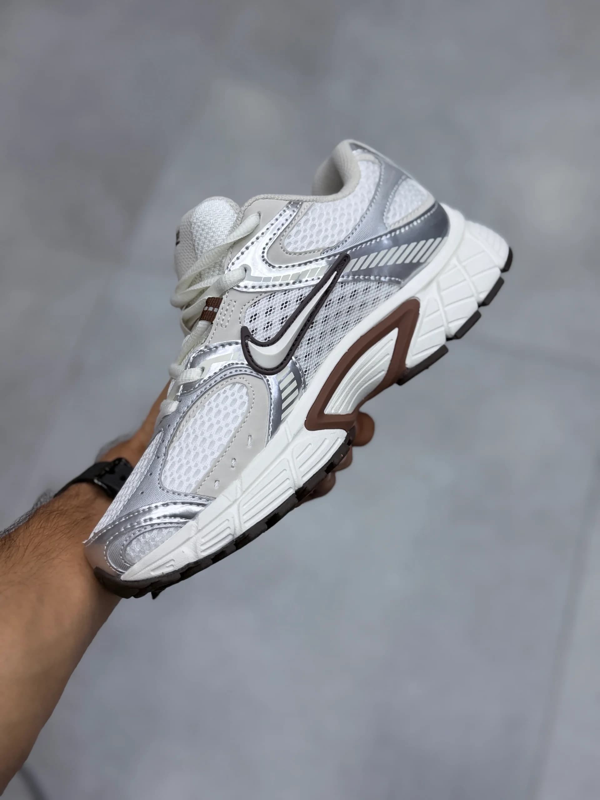 نایک وی فایو آر ان آر سفید سیلور قهوه ای Nike V5 RNR Sail Fauna Brown Phantom Light Orewood Brown — تصویر ۸