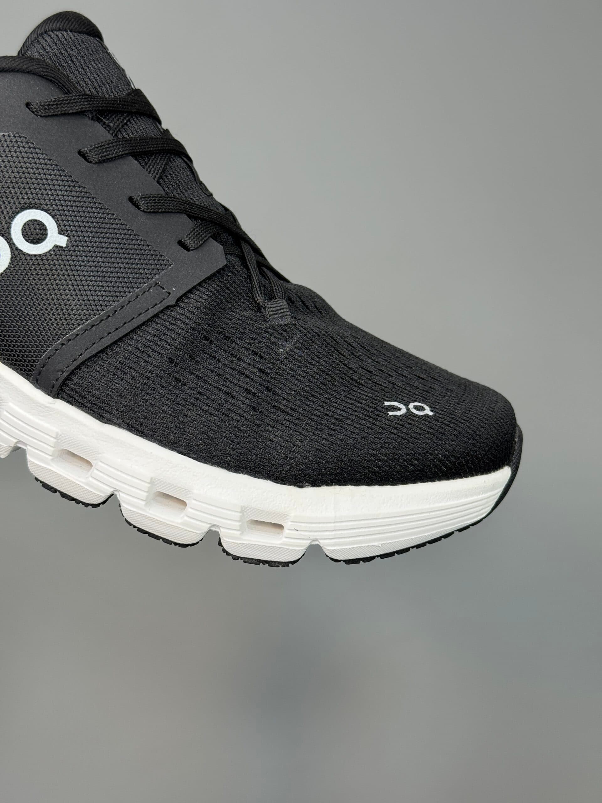 کتونی آن رانینگ کلود ایکس 4 مشکی سفید On Running Cloud X4 — تصویر ۶