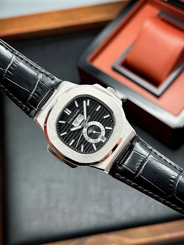 ساعت مچی پتک فیلیپ ناتیلوس | Patek Philippe Nautilus | نقره ای صفحه مشکی رپلیکا ایتالیا