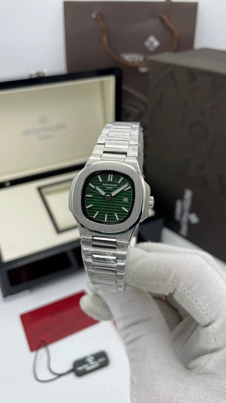 ساعت مچی پتک فیلیپ ناتیلوس | Patek Philippe Nautilus | نقره ای صفحه سبز کوارتز