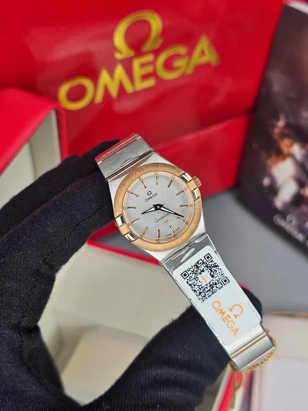 ساعت مچی امگا کانسلیشن | Omega Constellation | نقره‌ای-رزگلد صفحه سفید کوارتز — تصویر ۲
