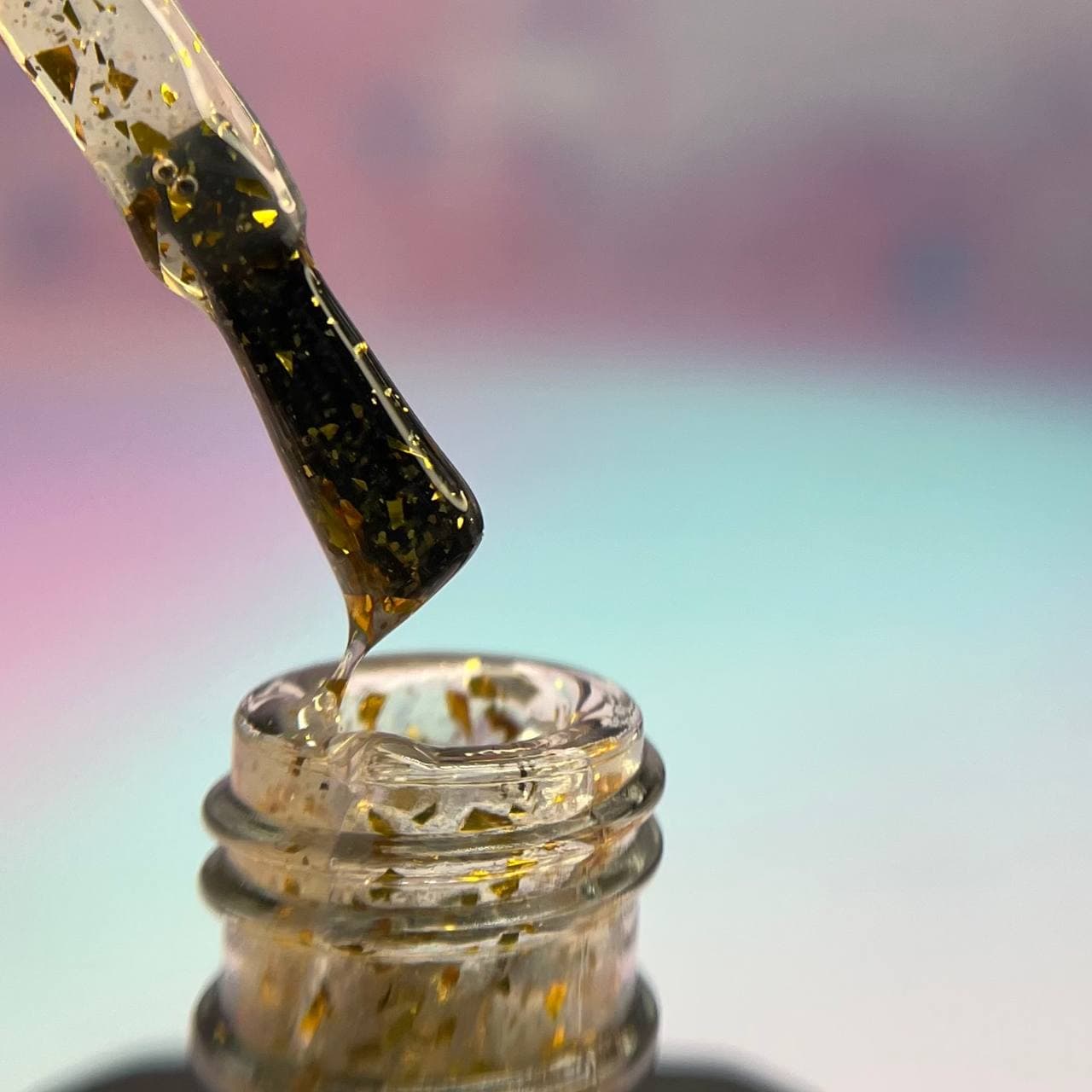 تاپ ژل گلیتردار گلد ویکتوریا VICTORIA 15ML ناخن — تصویر ۳
