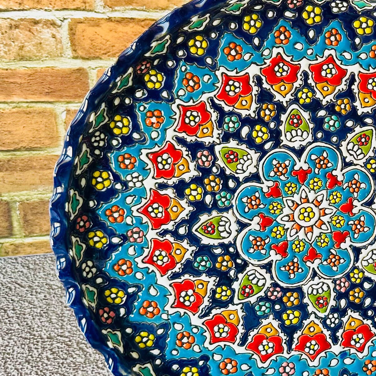 سینی گرد میناکاری ۳۰ سانتی روی سفال — تصویر ۳