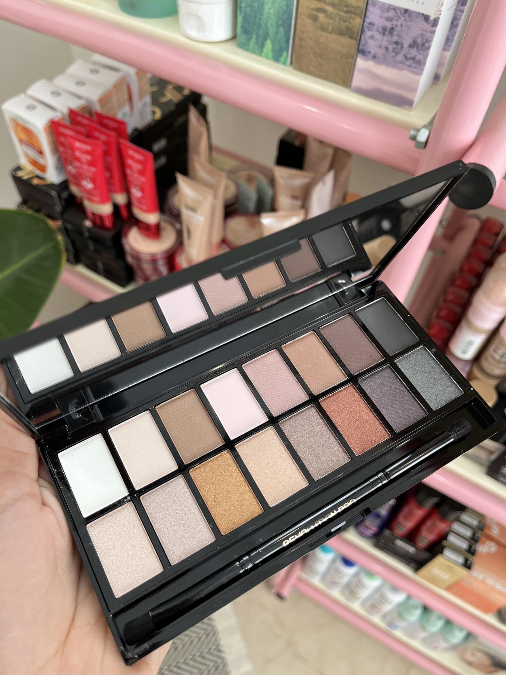 پالت سایه 16 رنگ رولوشن Revolution مدل ICONIC PRO 1 — تصویر ۷