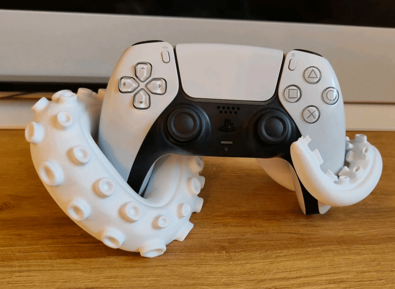 پایه نگهدارنده دسته بازی PS4,PS5 طرح شاخک اختاپوس — تصویر ۲