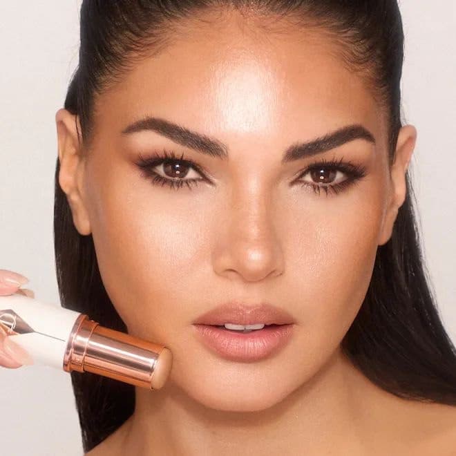کرم پودر استیکی شارلوت تیلبری رنگ 7.5 medium مناسب کانتور UNREAL SKIN SHEER GLOW TINT HYDRATING FOUNDATION STICK — تصویر ۳