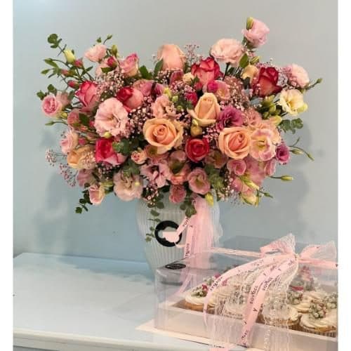 دسته گل مناسب بهترین هدیه برای دختر جوان 10382
