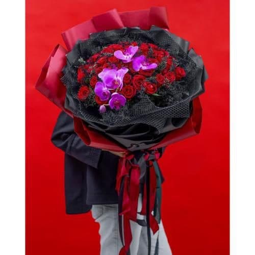 دسته گل مناسب متولد مرداد زن 10363