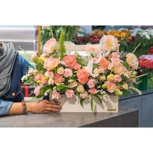 گل فروشی اطراف آرایشگاه بیانکا محله زرگنده تهران t7224