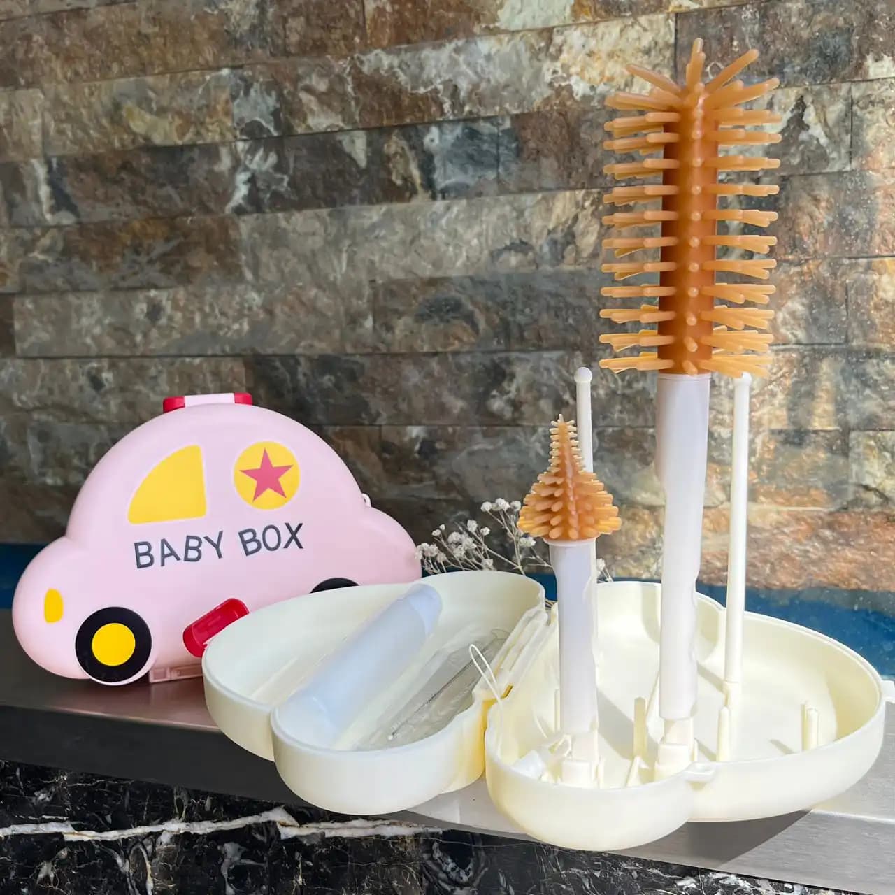 ست شیشه شور سیلیکونی و آبچکان مسافرتی طرح ماشین Baby Box