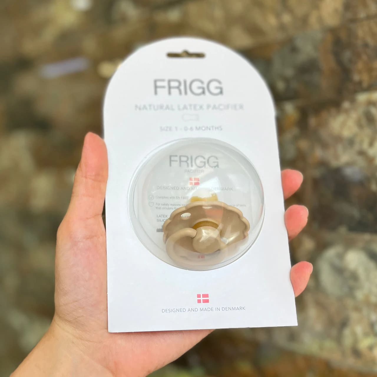 پستانک ۰ تا ۶ ماه لاتکس فریگ FRIGG Daisy کرم — تصویر ۲