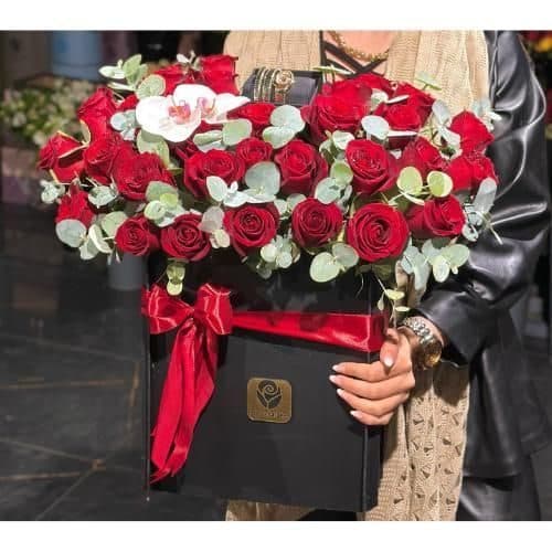 گل فروشی اطراف آرایشگاه میکاپ محله صادقیه تهران t7040