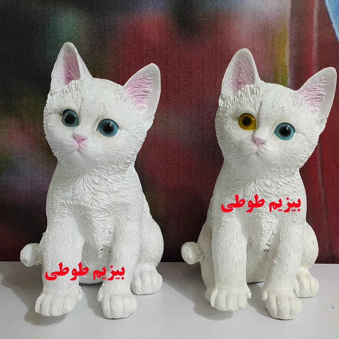 مجسمه پلی استر گربه سفید با چشمای رنگی