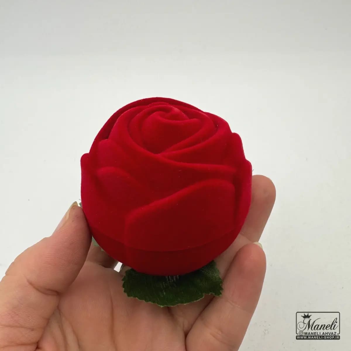 جعبه جواهراتی انگشتری طرح گل قرمز — تصویر ۲