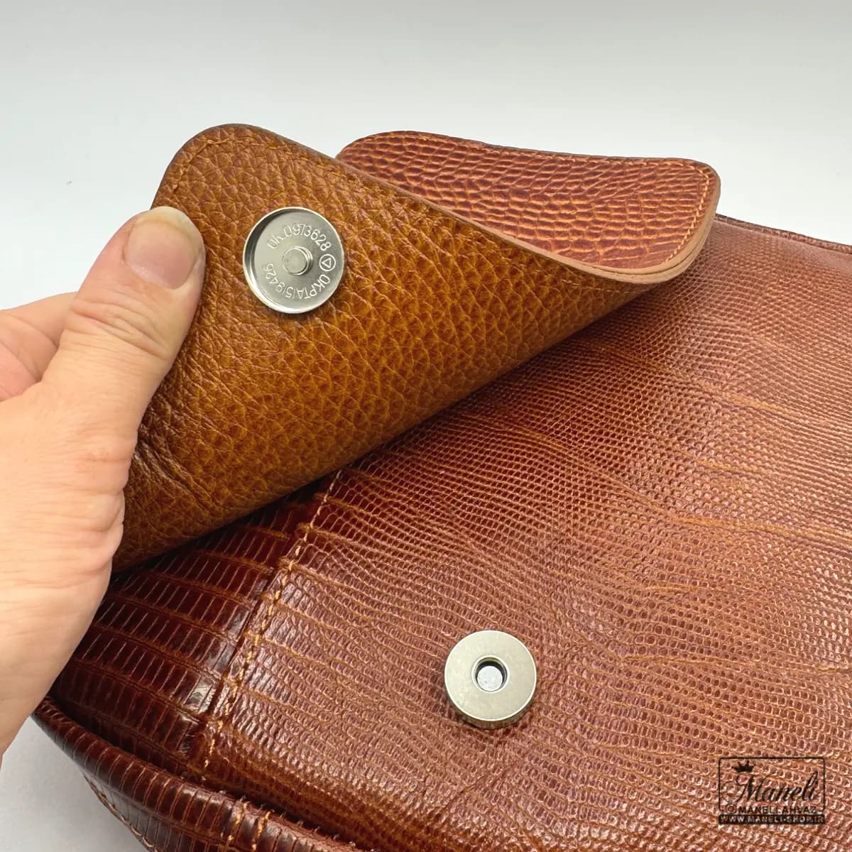 کیف رودوشی چرم طبیعی عسلی کروکودیلی — تصویر ۳