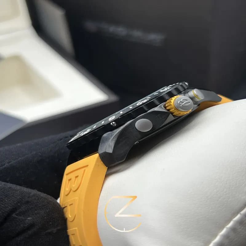 ساعت مچی مردانه برایتلینگ کرنوگراف Breitling Yellow Rubber Strap Chronograph Black — تصویر ۴