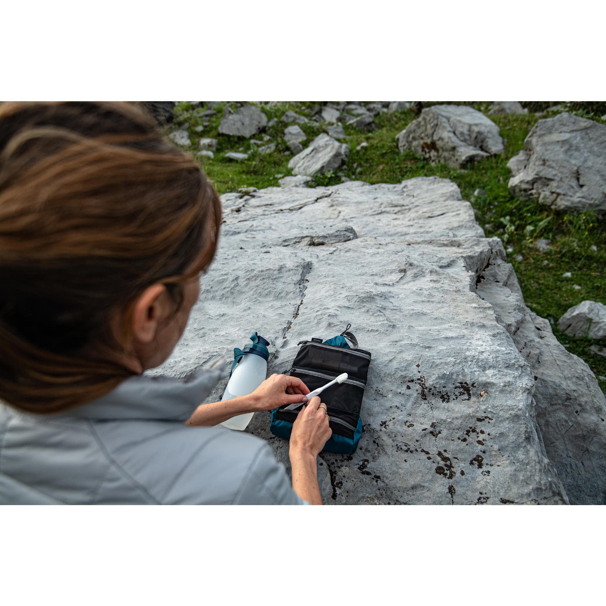کیف لوازم شخصی فورکلاز بسیار سبک Decathlon Forclaz Foldable Maintenance Bag – ULTRALIGHT — تصویر ۶