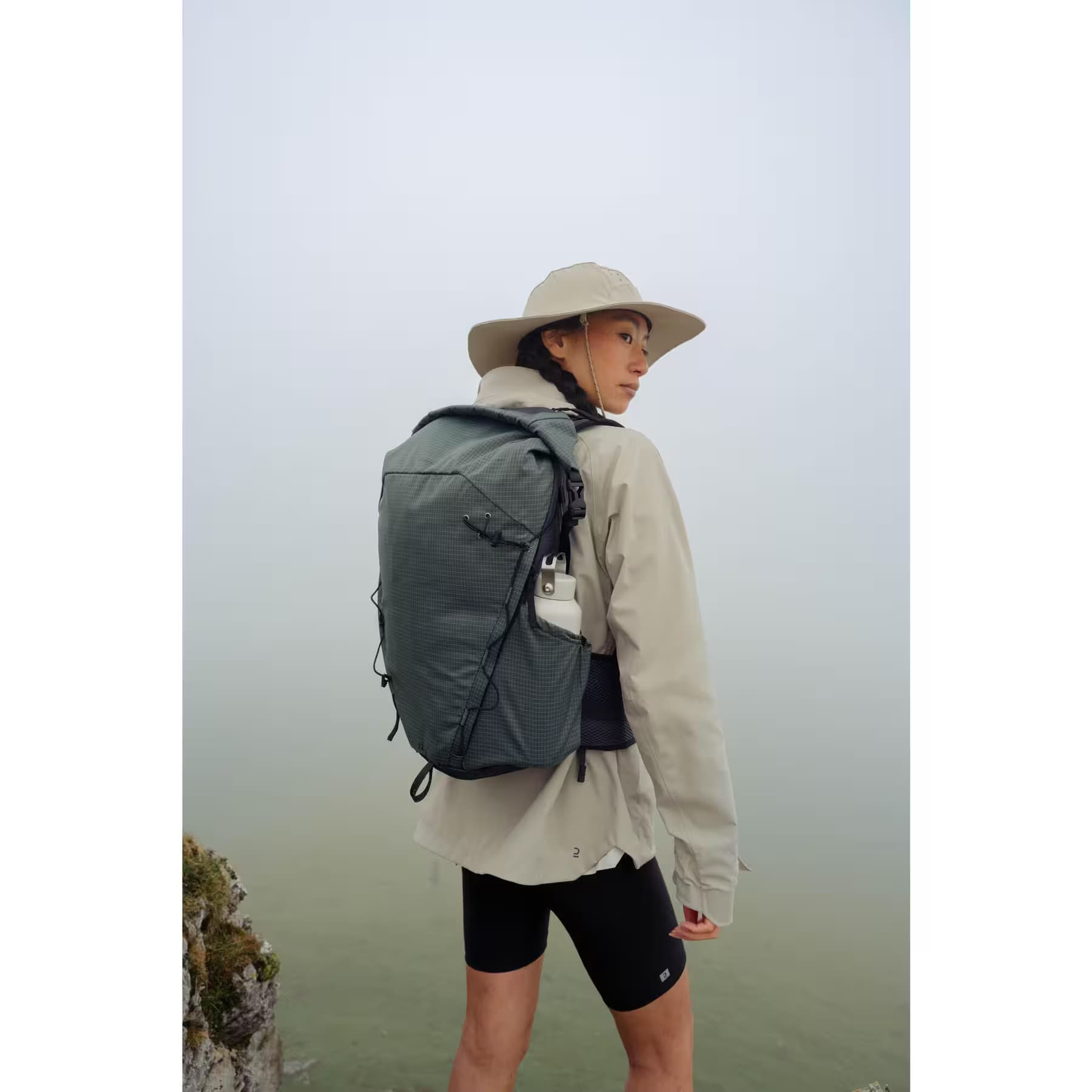 کوله پشتی کچوا کوهنوردی 22 لیتری Quechua Outdoor Backpack – 22 L – Green – MH500 Light — تصویر ۲