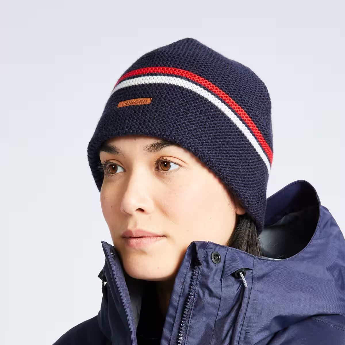 کلاه تریبورد مقاوم در باد – دکتلون Tribord Adult Sailing Warm Windproof Beanie SAILING 100 – Blue white red — تصویر ۲