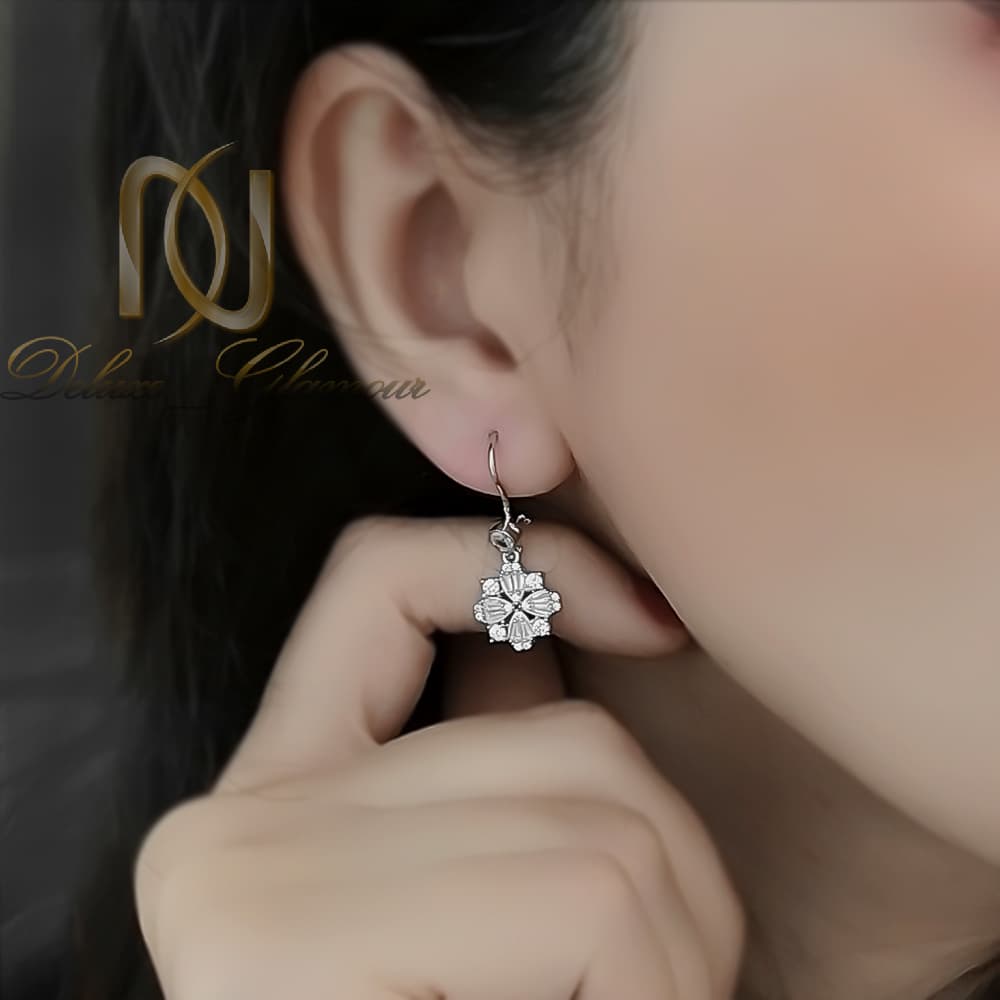 گوشواره نقره زنانه طرح گل — تصویر ۵