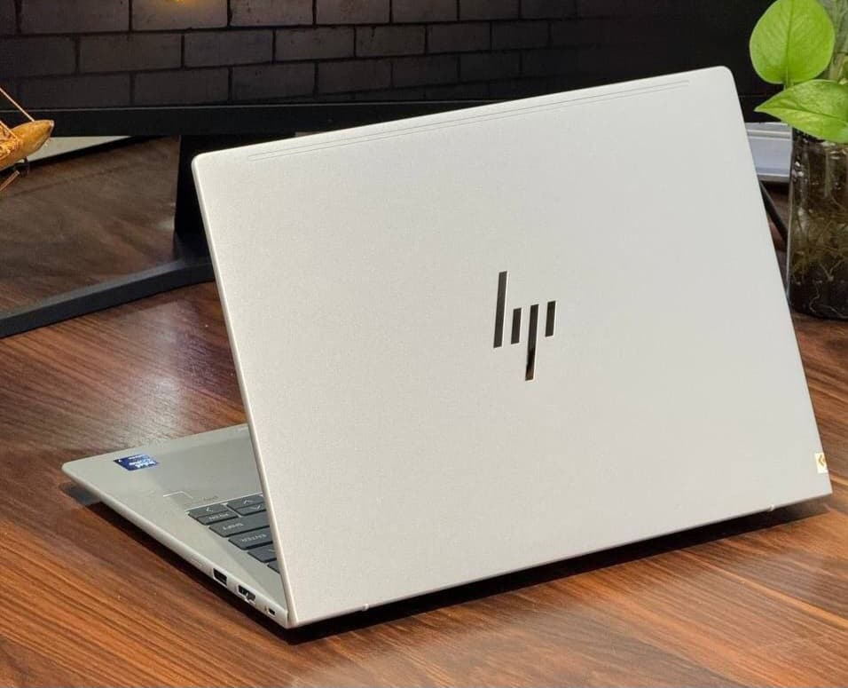 لپ تاپ استوک HP EliteBook 640 G11 | Ultra 5 125H | رم 16GB DDR5 | SSD 512GB | نسل 14 | گرید اپن باکس — تصویر ۳