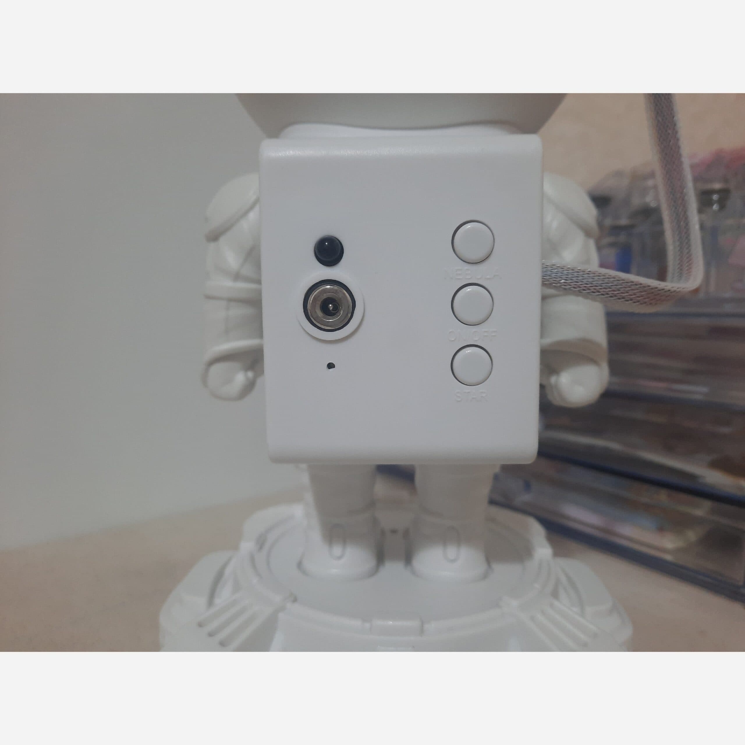 چراغ خواب طرح فضانورد اسپیکردار Astronaut Starry Sky Projector Night Light — تصویر ۳