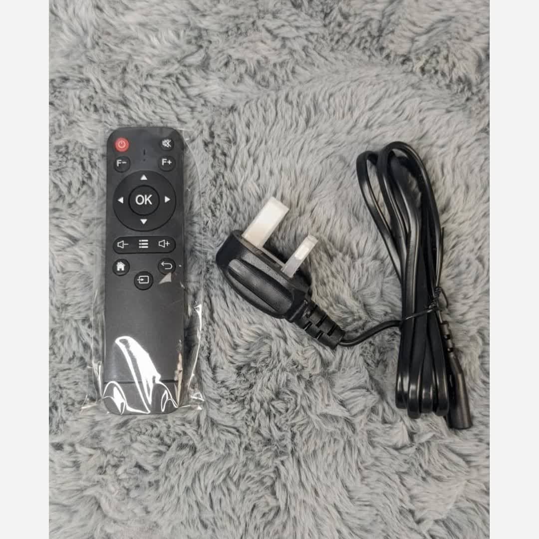 ویدیو پروژکتور مدل HY303 — تصویر ۶