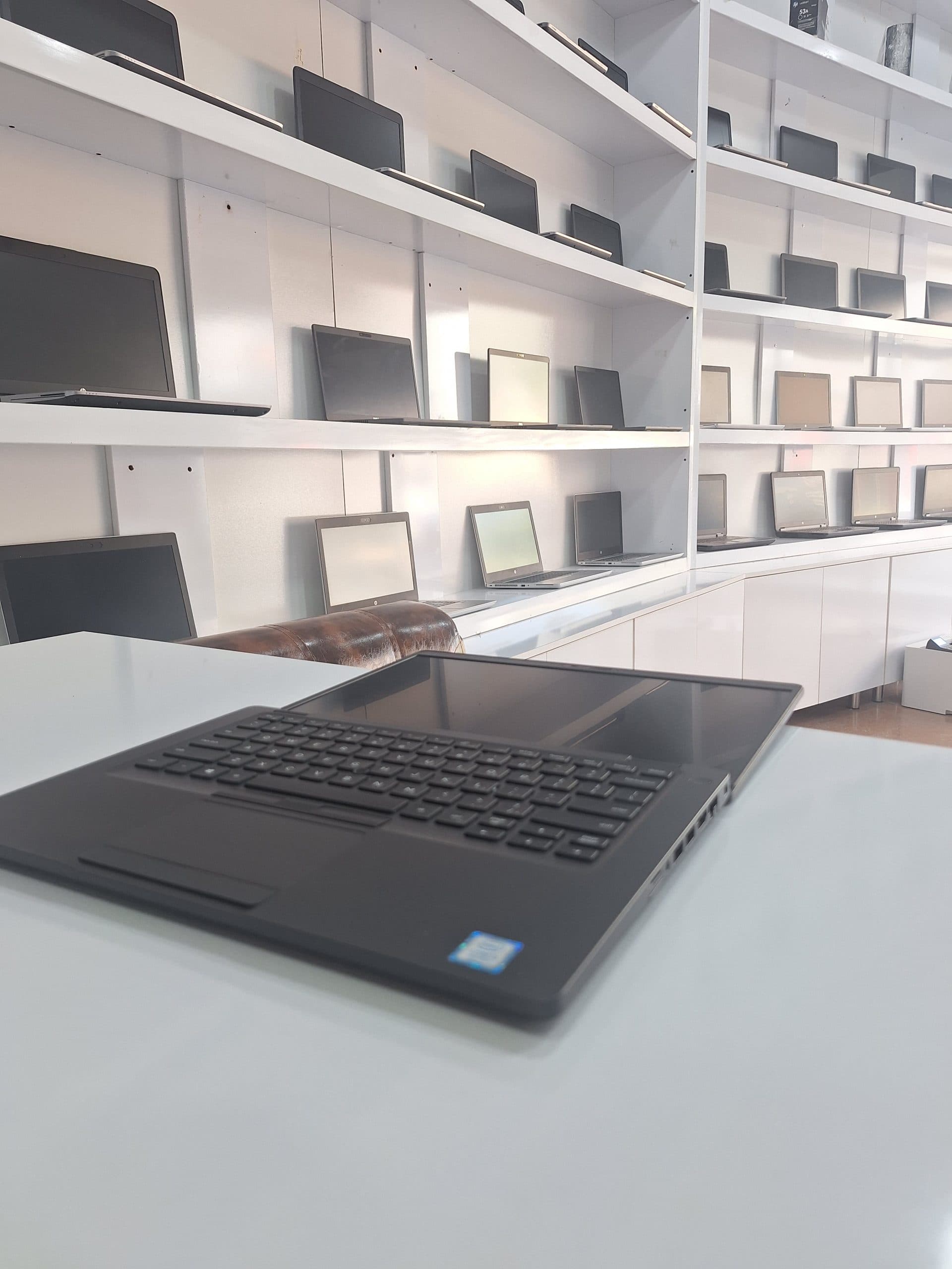 dell 5400 — تصویر ۲