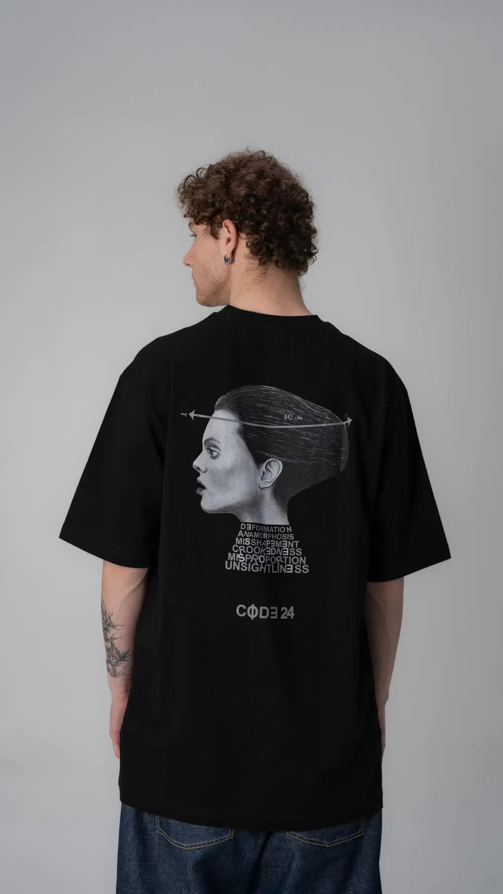 تی شرت مردانه مشکی برند CODE24 طرح ALIEN سایز XL — تصویر ۴