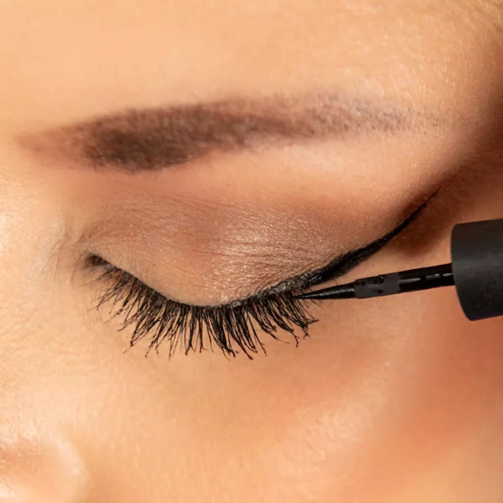 خط چشم کوزه ای ماژیکی ضد آب بل | BELL Dip Eye Liner Whaterproof — تصویر ۴