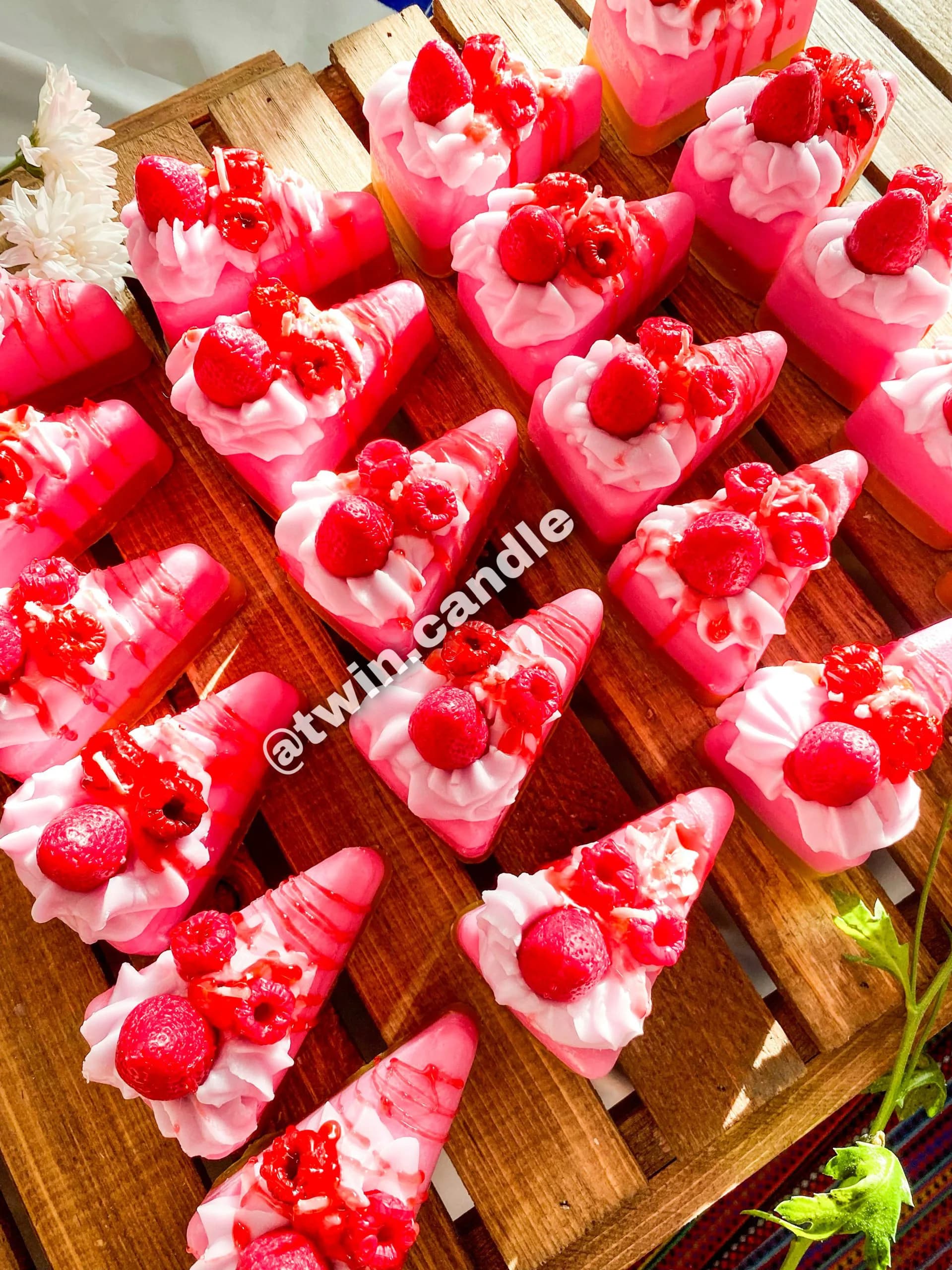 شمع چیزکیک توت فرنگی — تصویر ۵