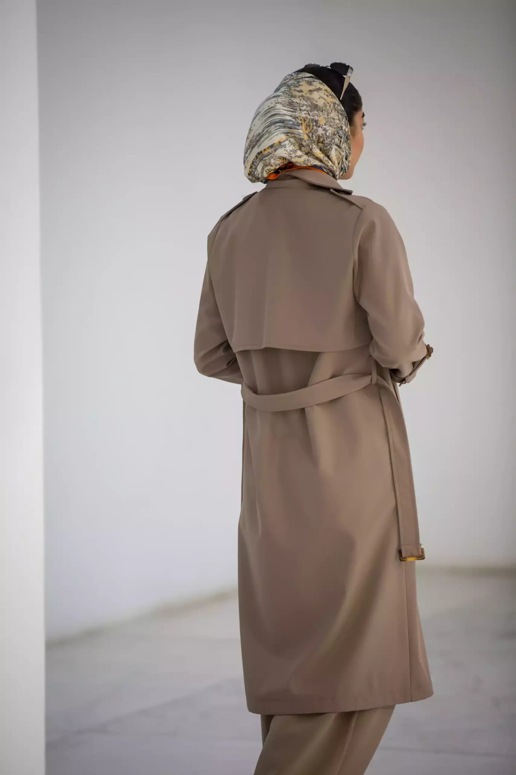 مانتو بارانی بلند 6 دکمه — تصویر ۴
