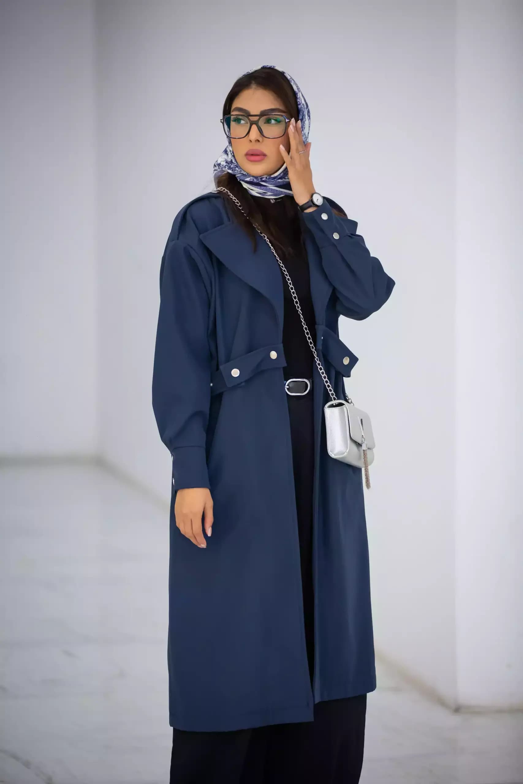 مانتو بارانی بلند پاگون دار — تصویر ۵