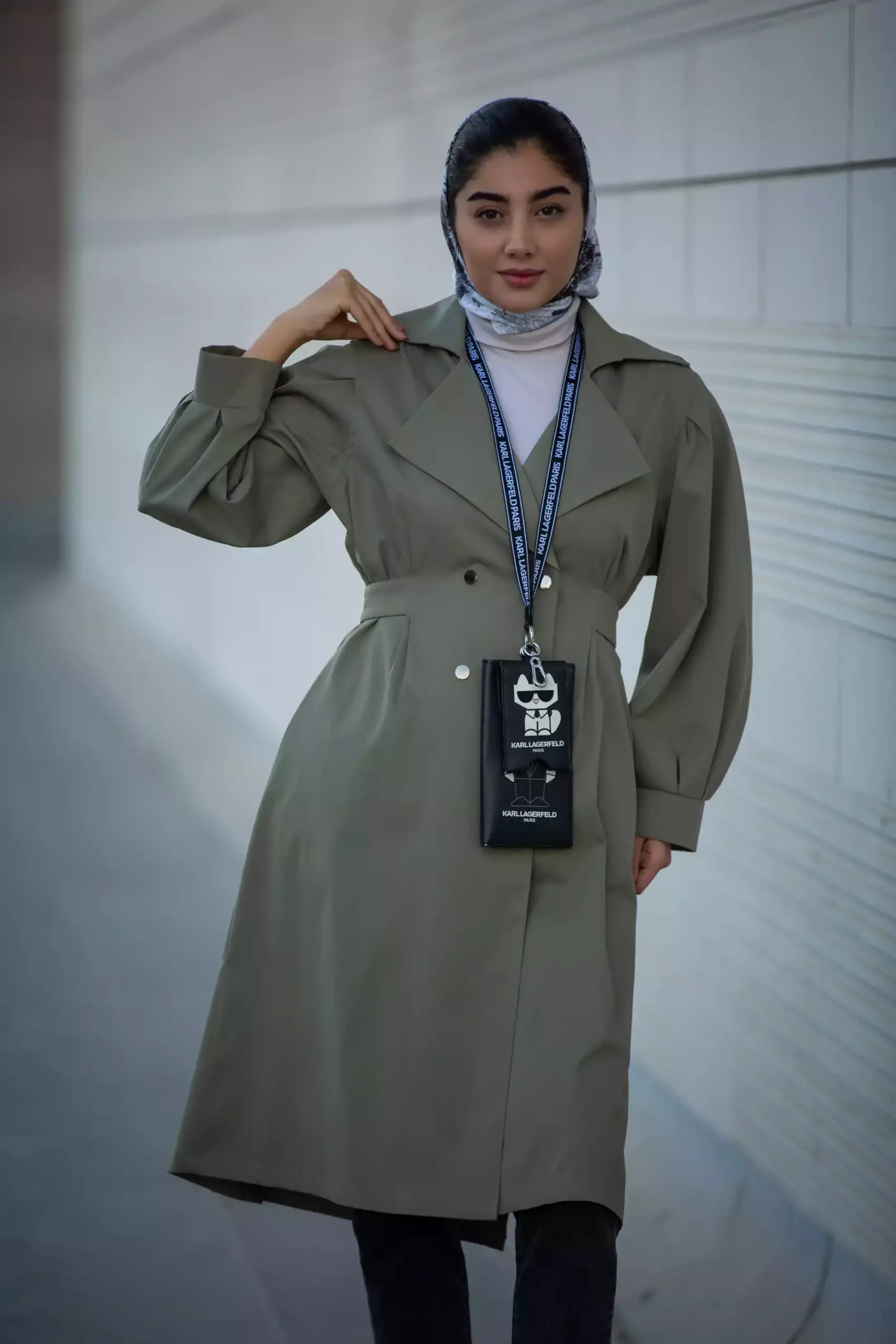بارانی کتان بلند پشت کش — تصویر ۳