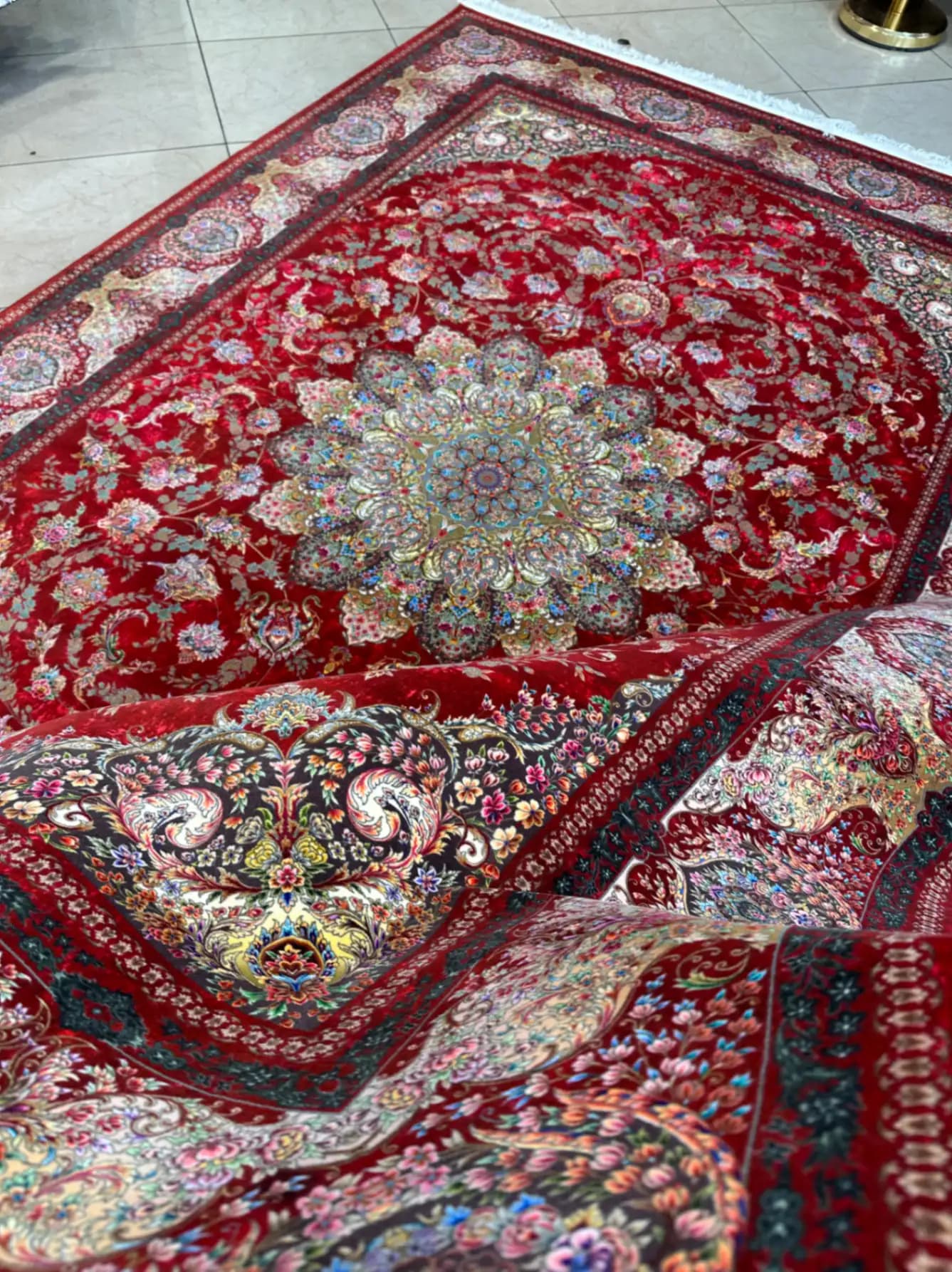 فرش طرح اسکارلت لاکی — تصویر ۵