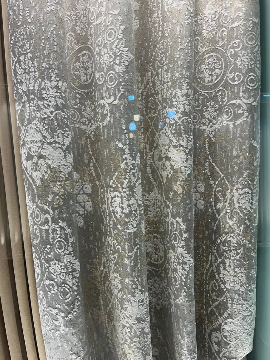 پرده کتان افکت دار طرح برفی با دکوری پرده مخمل — تصویر ۲