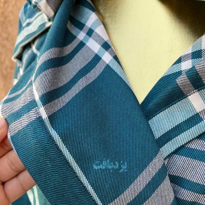 حوله تن پوش نخی یزدی رنگ سبز کله غازی مدل چهارخانه — تصویر ۴