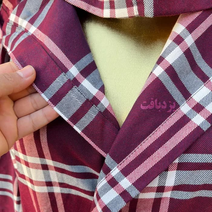 حوله تن پوش نخی یزدی رنگ زرشکی مدل چهارخانه — تصویر ۲