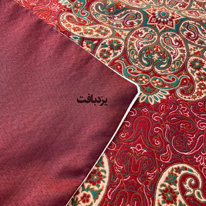 رومیزی ترمه زرشکی مدل شاه پسند ابعاد 1 در 1 — تصویر ۲