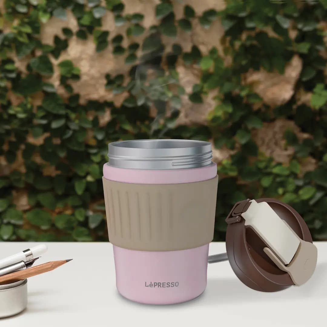 ماگ سفری لپرسو مدل LePresso Morningscape Tumbler Mug Dual Sip LPPBCFFC — تصویر ۶