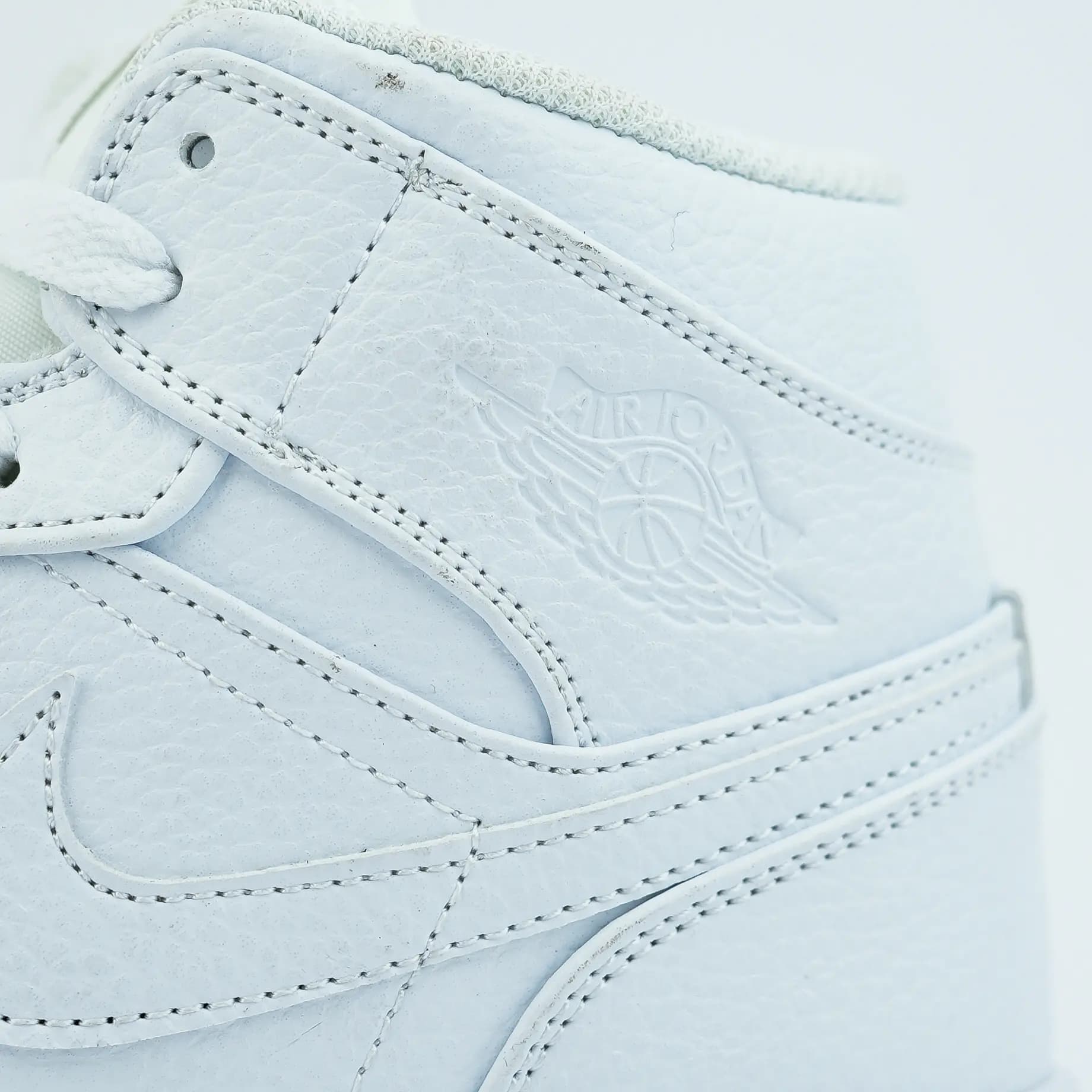 کفش جوردن وان سفید Jordan 1 Triple White — تصویر ۴