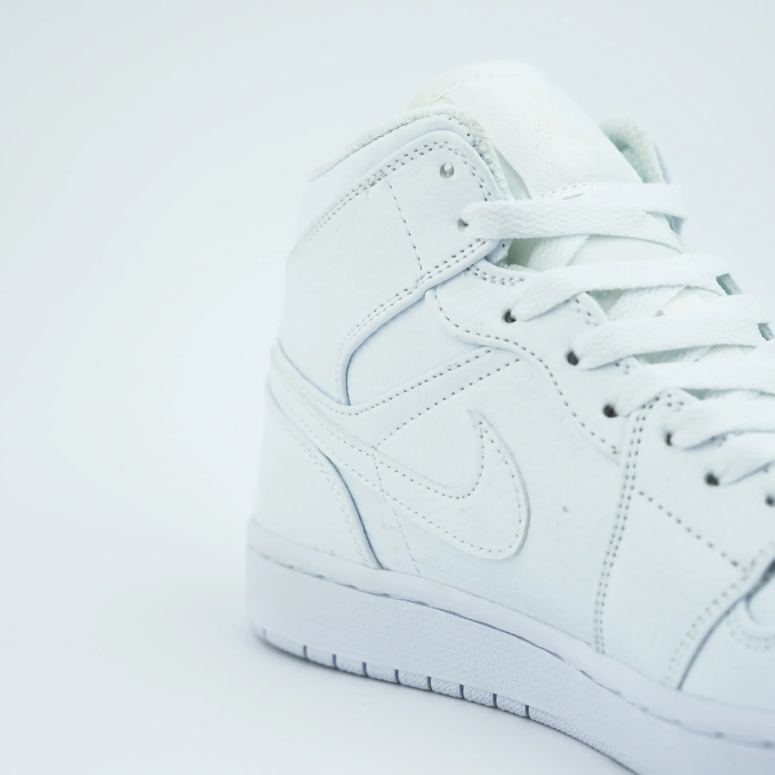 کفش جوردن وان سفید Jordan 1 Triple White — تصویر ۵