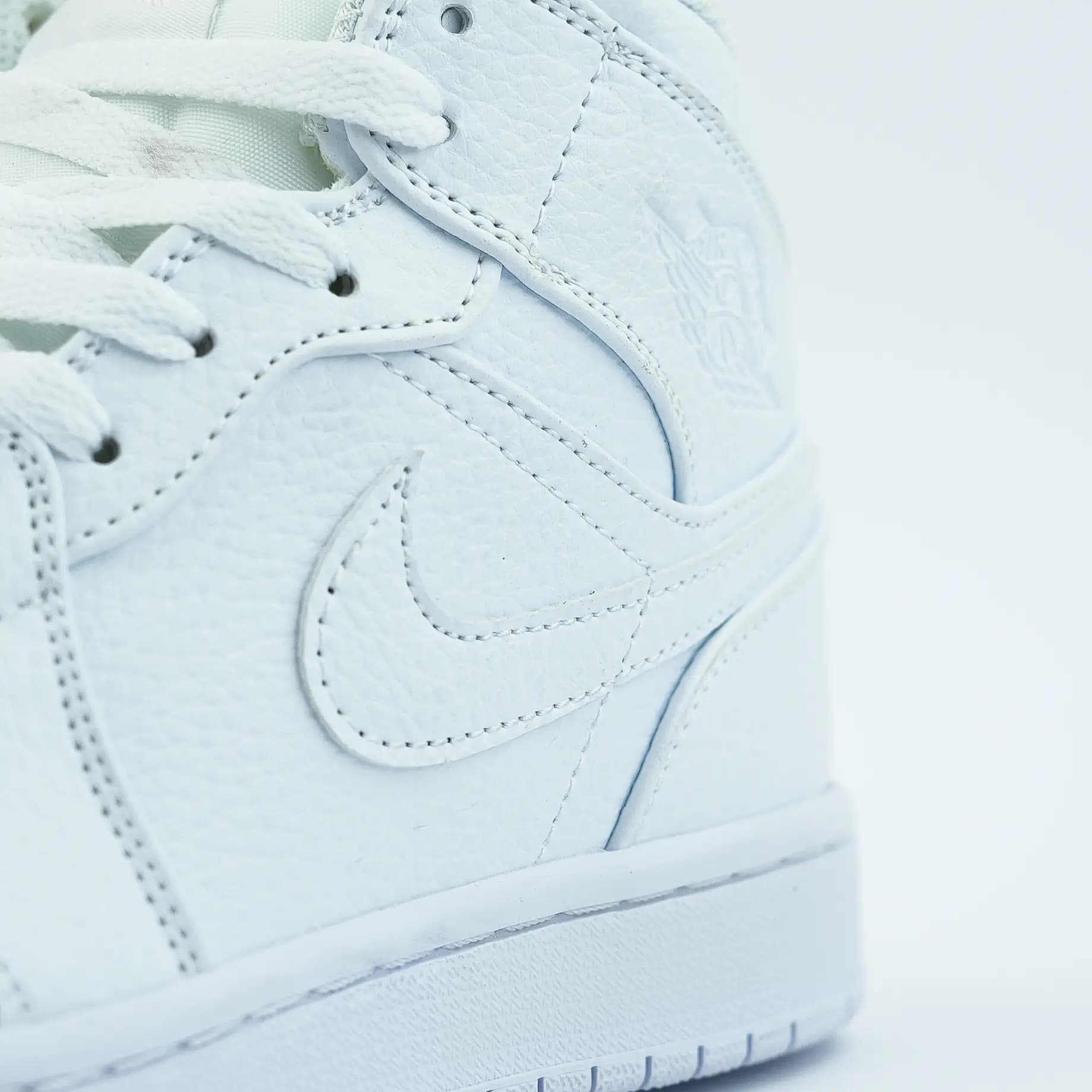 کفش جوردن وان سفید Jordan 1 Triple White — تصویر ۶