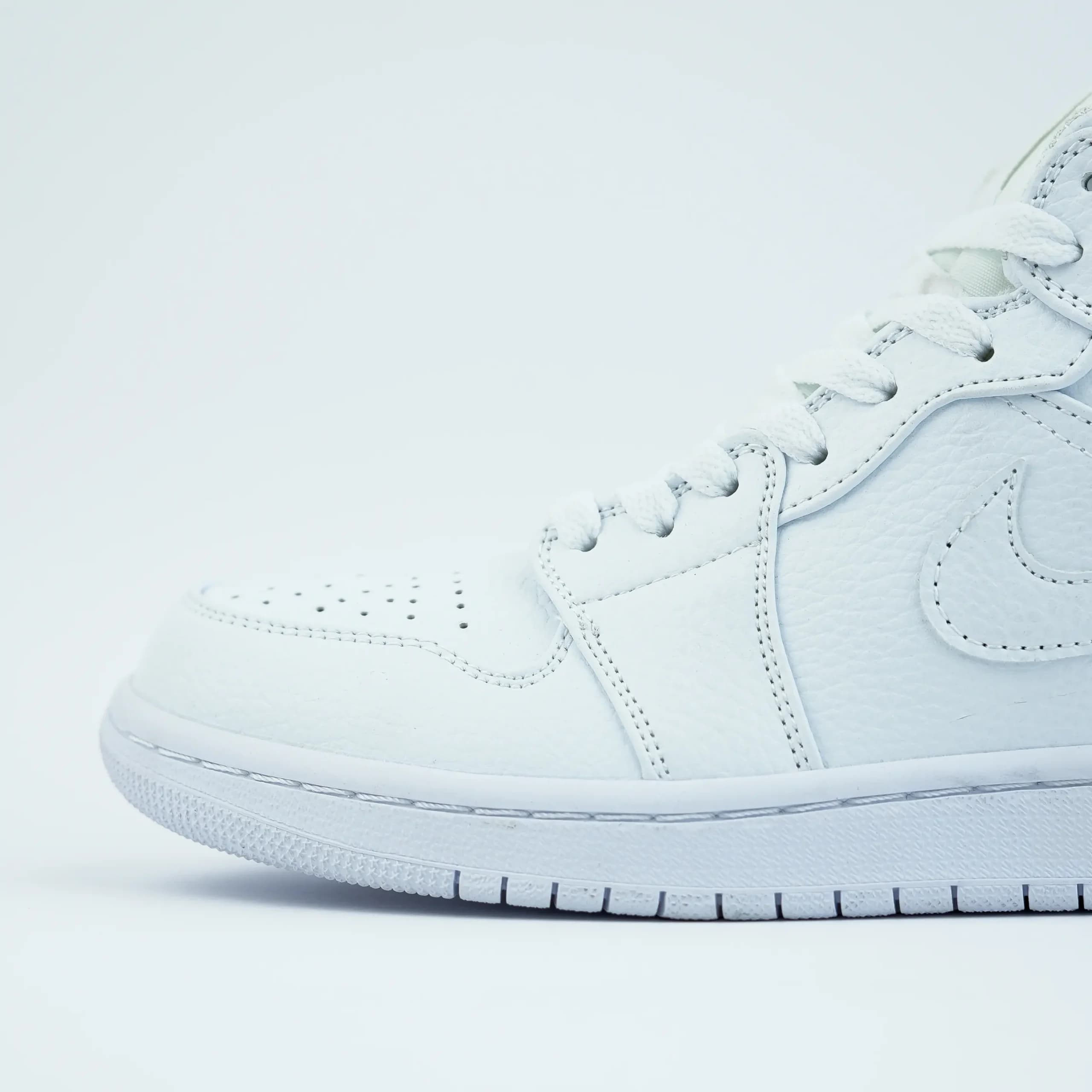 کفش جوردن وان سفید Jordan 1 Triple White — تصویر ۳