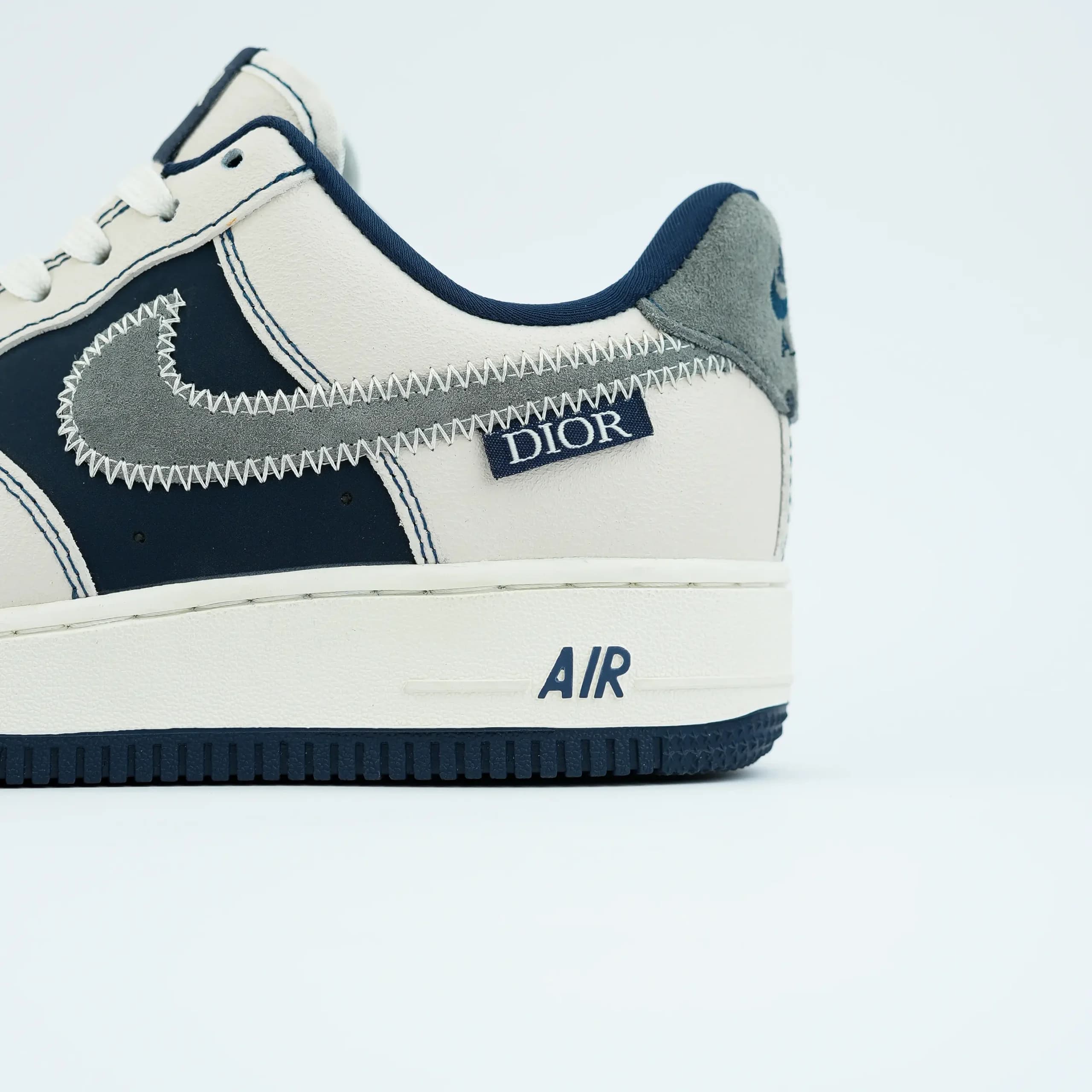 کفش ایر فورس دیور سرمه ای سفیدNike Air Force 1 x Dior — تصویر ۵